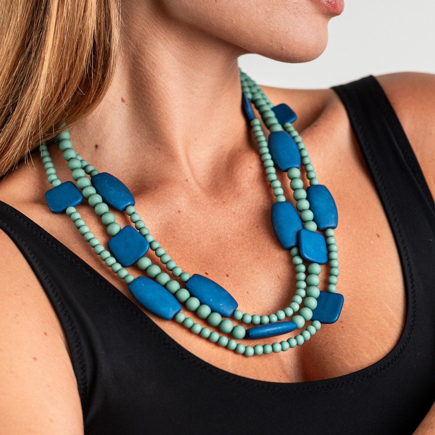 Avalaya Collana Girocollo Vittoriano Con Perline Acriliche Effetto Pavone – Regolabile