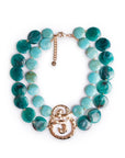 Collana girocollo a due linee con pietre circolari in acrilico tono petrolio, inserti spirale - Mya Accessories