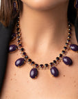 Collana girocollo in metallo con pietre in vetro e resina viola - Mya Accessories