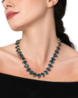 Collana girocollo in metallo con pietre a goccia in resina verde petrolio - Mya Accessories