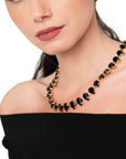 Collana girocollo in metallo con pietre a goccia in resina nere - Mya Accessories