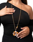 Collana lunga a catena con pendente a fiore in vetro multi arancio - Mya Accessories