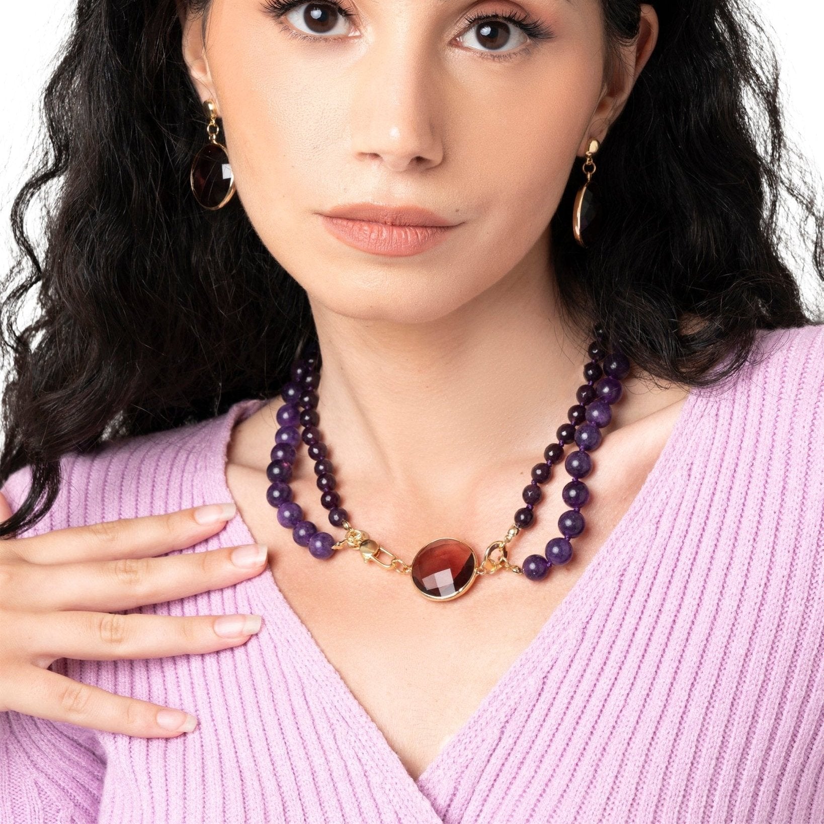 Collana girocollo con doppio filo di pietre dure viola, pendente circolare in vetro - Mya Accessories