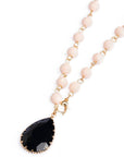 Collana lunga rosario con pietre in vetro rosa antico con pendente a goccia - Mya Accessories