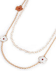 Collana lunga a catena doppio filo con fiori smaltati bianchi e beige - Mya Accessories