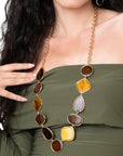 Collana lunga a catena con inserti geometrici in acrilico multi bronzo - Mya Accessories