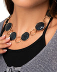 Collana girocollo in metallo con cerchi marmorizzati grigio scuro - Mya Accessories