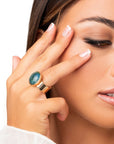 Anello elastico regolabile con pietra in acrilico verde petrolio - Mya Accessories