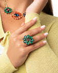 Anello in metallo regolabile con fiore in vetro verde e viola - Mya Accessories