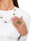 Anello regolabile in metallo con placchetta quadrata smaltata verde - Mya Accessories