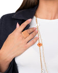 Anello regolabile in metallo con placchetta quadrata smaltata beige - Mya Accessories