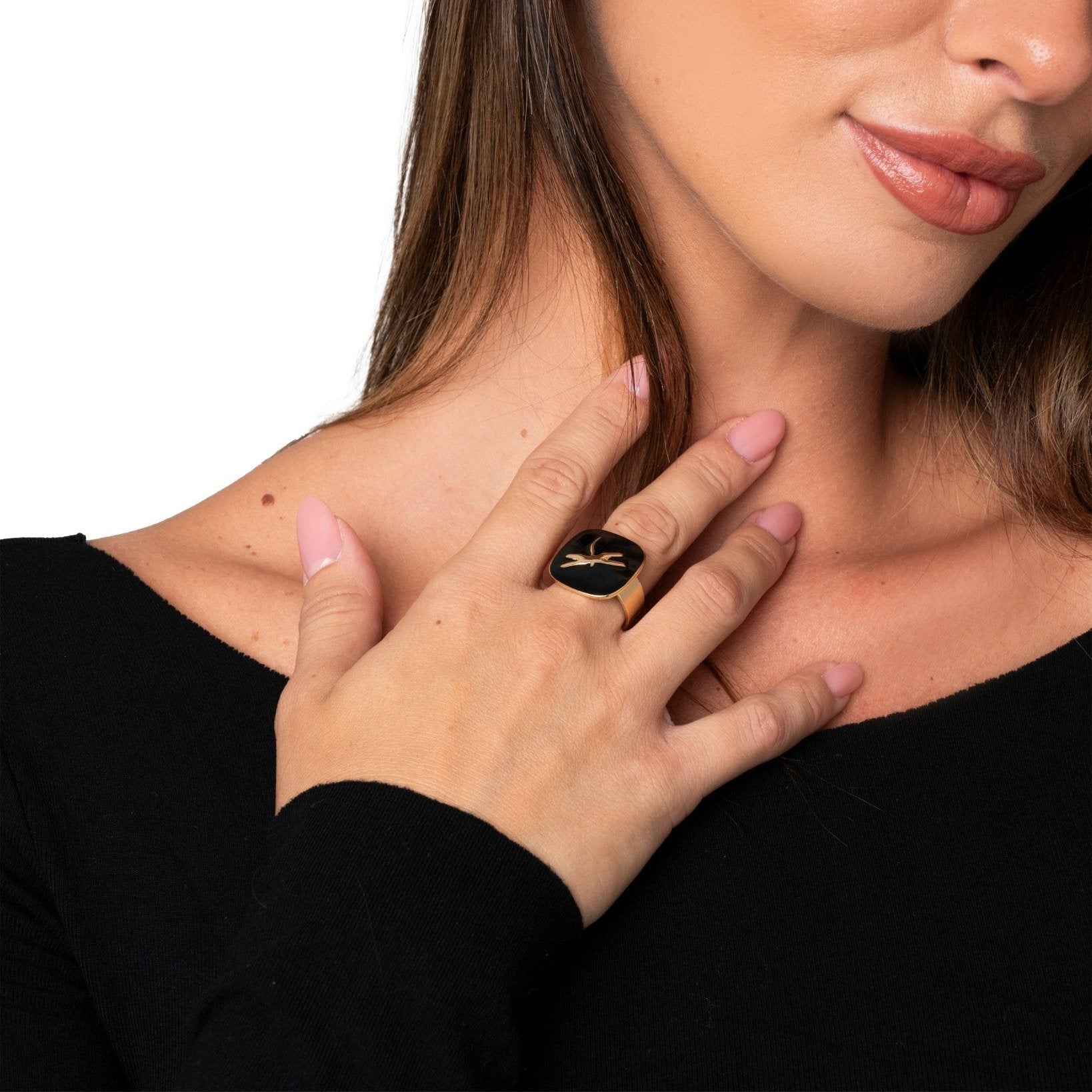 Anello regolabile in metallo con placchetta smaltata nera con libellula - Mya Accessories