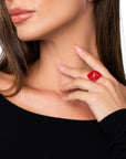 Anello regolabile in metallo con placchetta smaltata rossa con libellula - Mya Accessories