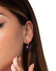 Orecchini con sfera in acrilico viola - Mya Accessories