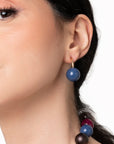 Orecchini con sfera in acrilico indaco - Mya Accessories