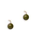 Orecchini con sfera in acrilico verde - Mya Accessories