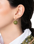 Orecchini con sfera in acrilico verde - Mya Accessories