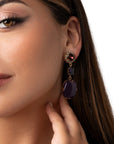 Orecchini pendenti con pietra in resina e vetro viola - Mya Accessories