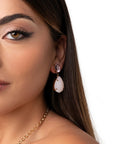 Orecchini pendenti con doppia pietra a goccia rosa - Mya Accessories