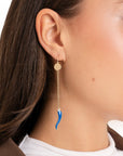 Orecchini a catena pendenti con corno smaltati blu - Mya Accessories
