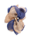 Spilla a forma di fiore in tessuto blu e beige - Mya Accessories