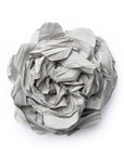 Spilla a forma di fiore in tessuto grigio - Mya Accessories