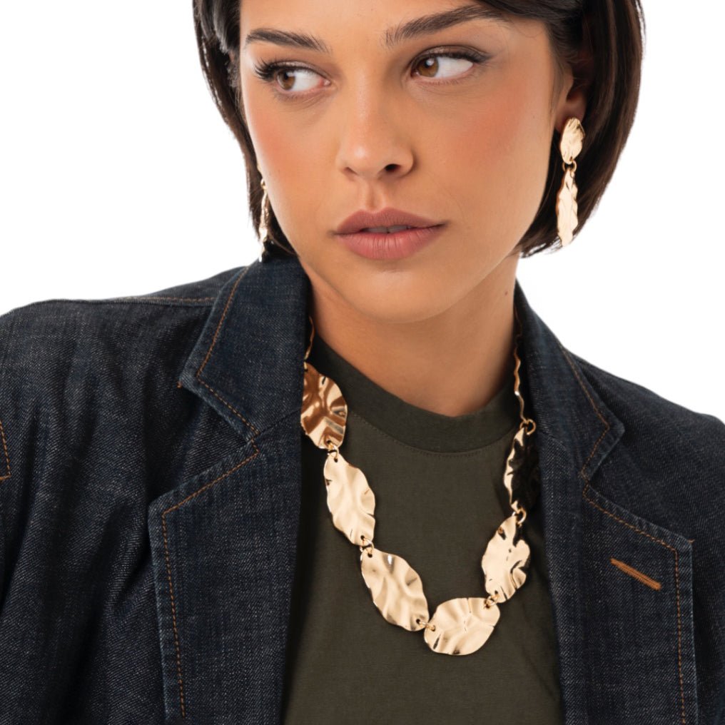 Collana girocollo con foglie in metallo martellato - Mya Accessories