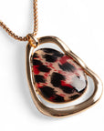 Collana con catena sottile e pendente in metallo ed acrilico animalier tono rosso - Mya Accessories
