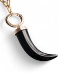 Collana lunga a catena in metallo con corno in resina nero - Mya Accessories