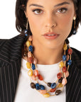 Collana girocollo multifilo con pietre in acrilico multicolore - Mya Accessories