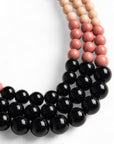 Collana a tre fili con sfere in acrilico nere, rosa e bianche - Mya Accessories
