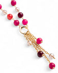 Collana lunga con pietre semidure e vetro tono fucsia con pendente - Mya Accessories