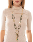 Collana lunga a catena con inserti e pendente in acrilico e vetro tono verde - Mya Accessories