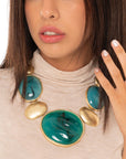 Collana girocollo a catena con medaglioni in resina turchesi - Mya Accessories