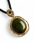 Collana girocollo a laccio nero con pendente a medaglione con pietra in resina verde - Mya Accessories