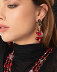 Orecchini pendenti a grappolo con pietre in acrilico multi rosso - Mya Accessories