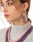 Orecchini pendenti a tre sfere in acrilico tono viola - Mya Accessories