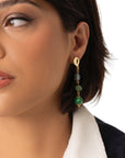Orecchini pendenti con tre pietre semidure in vetro tono verde - Mya Accessories