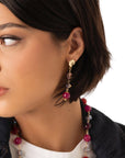 Orecchini pendenti con tre pietre semidure in vetro tono fucsia - Mya Accessories