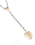Collana a rosario con pietre in acrilico nere e pendente a cuore in metallo - Mya Accessories