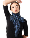 Sciarpa in cotone blu con stampa a ricamo nera - Mya Accessories