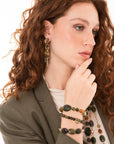 Bracciale elastico a tre fili con pietre in acrilico tono verde - Mya Accessories