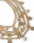 Collana girocollo multi catene con perle in vetro e medagliette in metallo - Mya Accessories