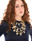 Collana girocollo multi catene con perle in vetro e medagliette in metallo - Mya Accessories