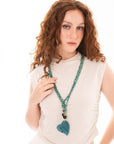Collana lunga a due fili con pietre in vetro petrolio e pendente a cuore - Mya Accessories