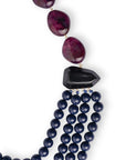Collana multi filo con mix di pietre in resina ed acrilico tono blu e viola - Mya Accessories
