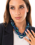 Collana girocollo con pietre intrecciate in acrilico e vetro tono blu - Mya Accessories