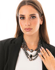 Collana a tre fili con sfere in acrilico e pietre in vetro grigie - Mya Accessories