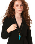 Collana lunga con catena sottile e pendente corno schiacciato in acrilico turchese - Mya Accessories