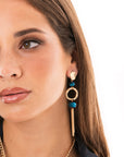 Orecchini pendenti con pietra in vetro blu e frange a catena - Mya Accessories